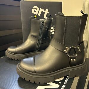 art class Black Kids Boots